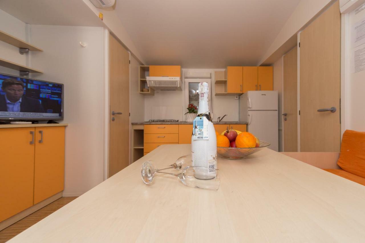 Diana & Josip Mobile Homes ビオグラード・ナ・モル エクステリア 写真