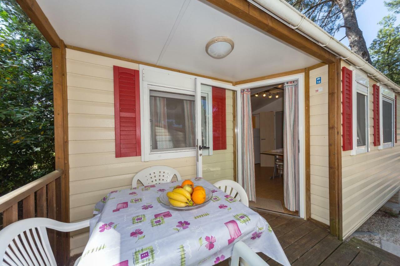 Diana & Josip Mobile Homes ビオグラード・ナ・モル エクステリア 写真